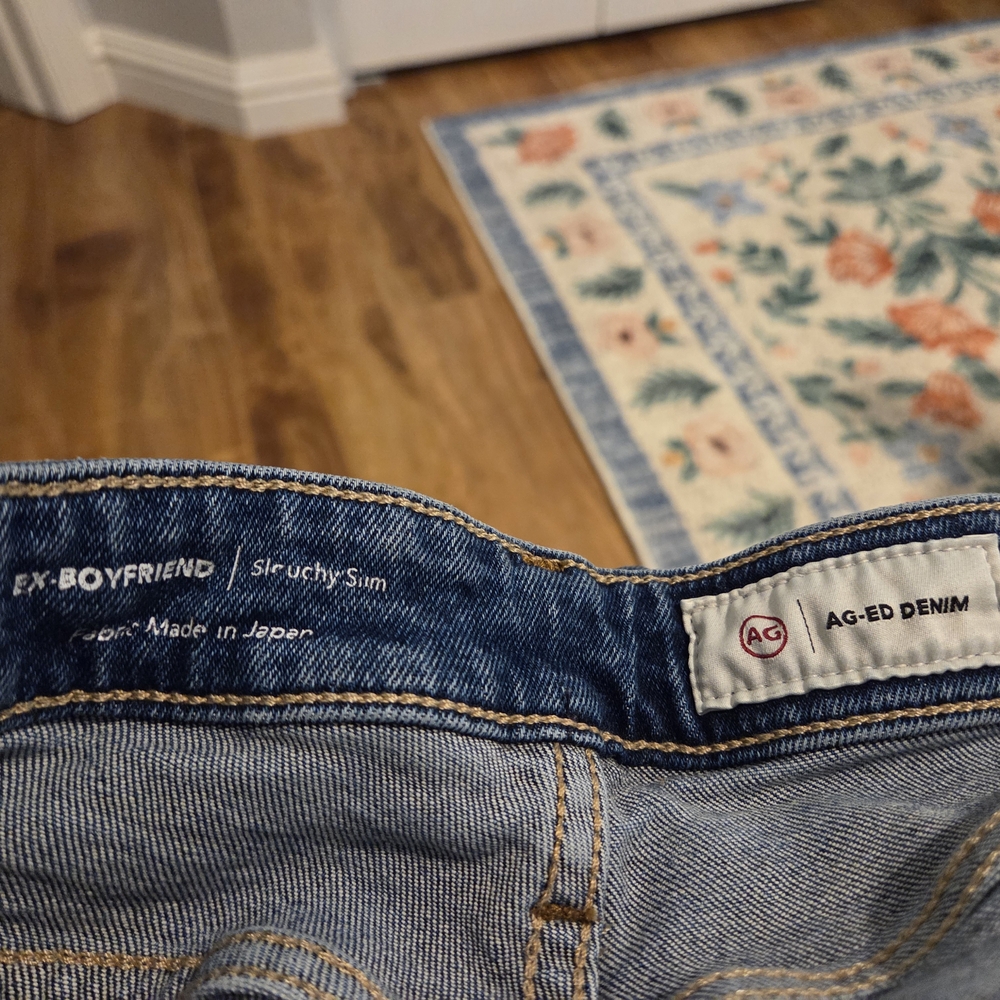 Like new Adriano Goldschmied relaxed fit boyfriend straight leg jeans, size 30 p - Picture 4 of 4